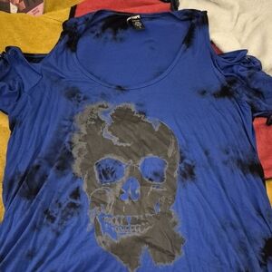 Hot Topic Blue Graphic Short Sleeve T-Shirt